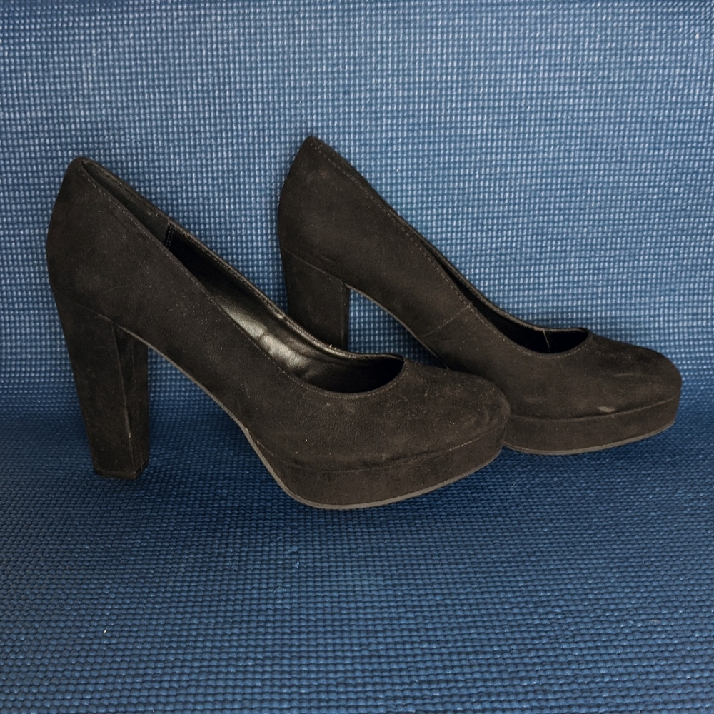 Candie's Black Platform Faux Suede Round Toe Pumps